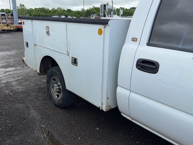 2004-chevrolet-2500-image-4