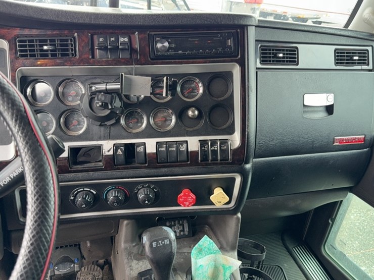 2014-kenworth-t660-image-19