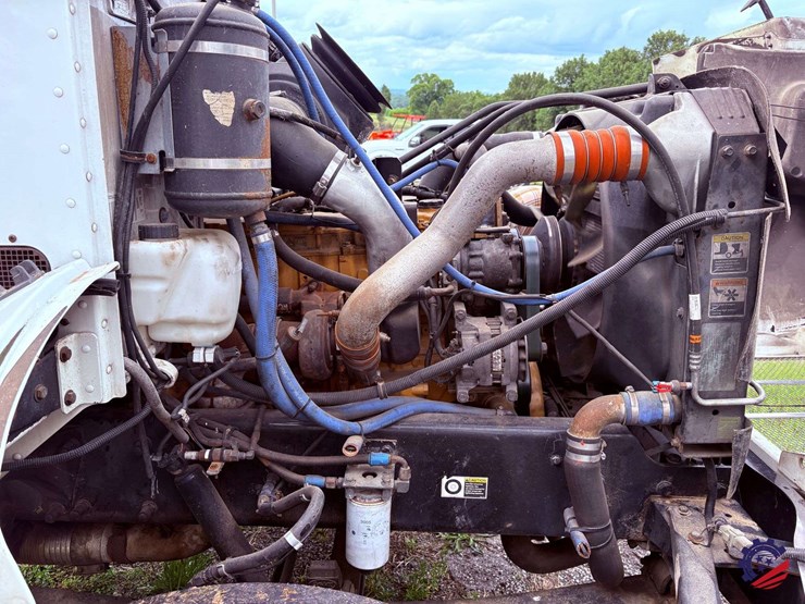 2006-peterbilt-335-image-36