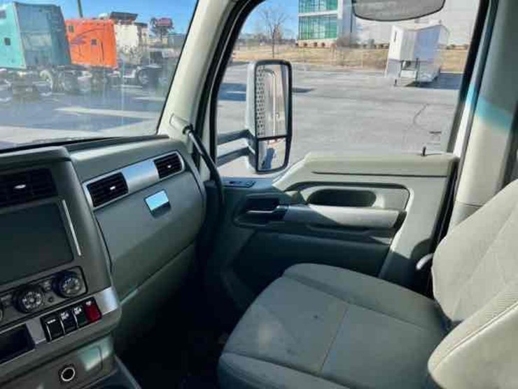 2018-kenworth-t880-image-16
