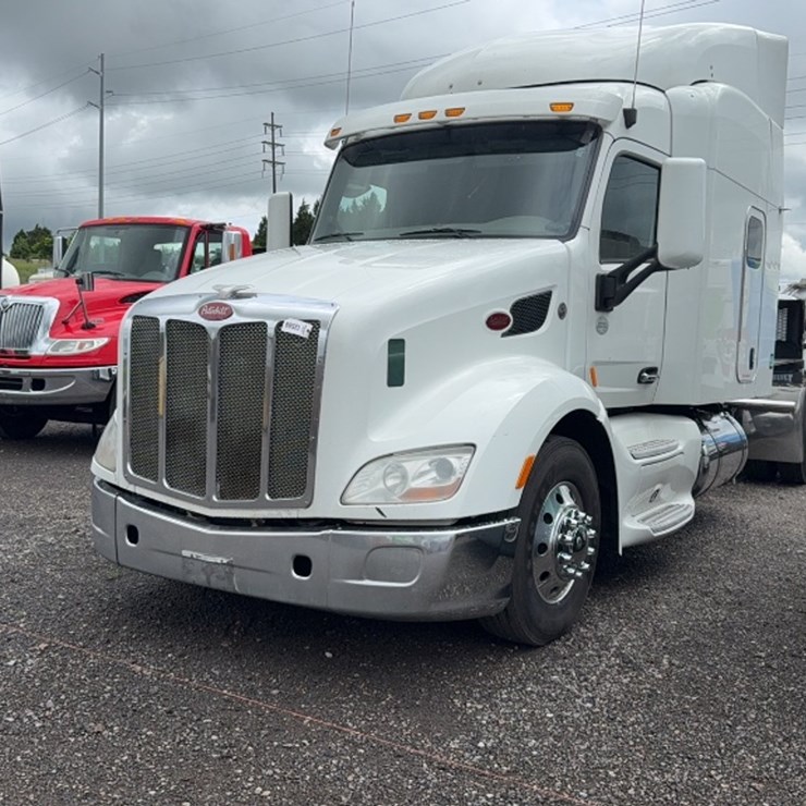 2015 PETERBILT 579