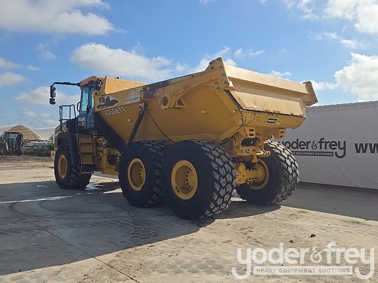 2023-deere-260e-image-3