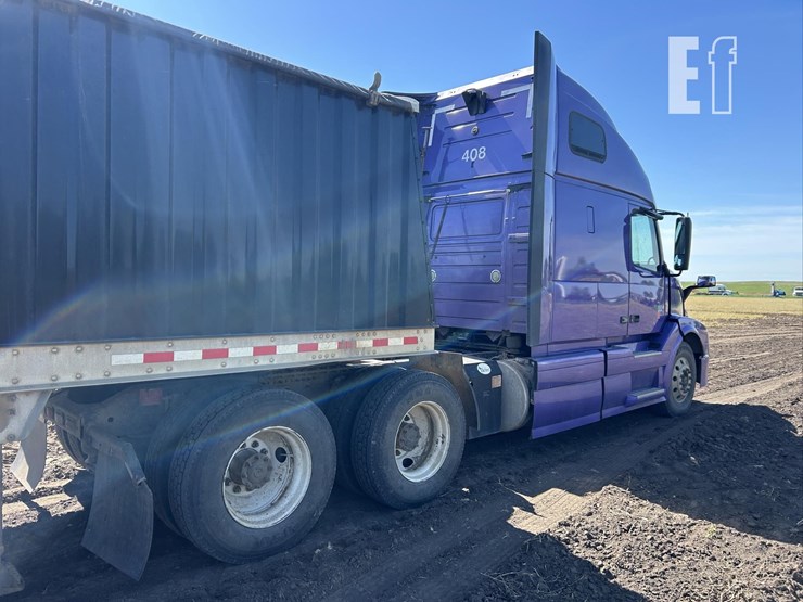 2015-volvo-vnl42t670-image-5