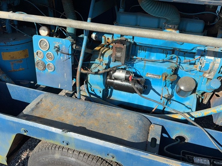john-deere-330-image-4