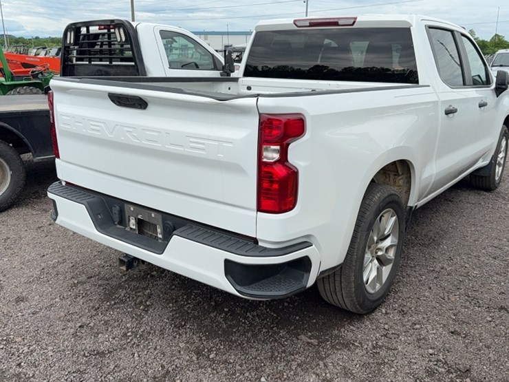 #3014-•-2022-chevy-silverado-pickup-truck-image-8