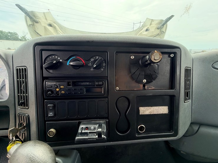 2005-international-durastar-4300-image-60