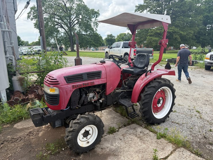 2006-farm-pro-2420-image-1
