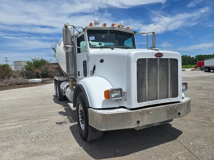 2009-peterbilt-365-image-33