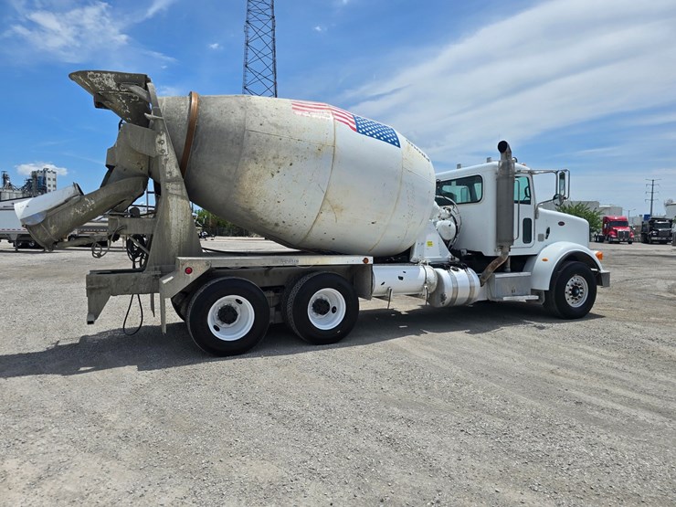 2009-peterbilt-365-image-21