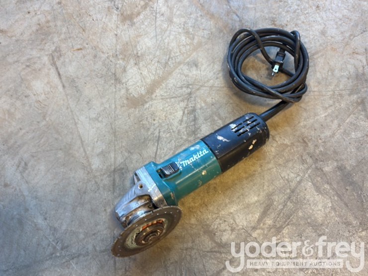 makita-9557nb-angle-grinder,-dewalt-d28144-angle-grinder,-3"-2"-belt-sander-image-14