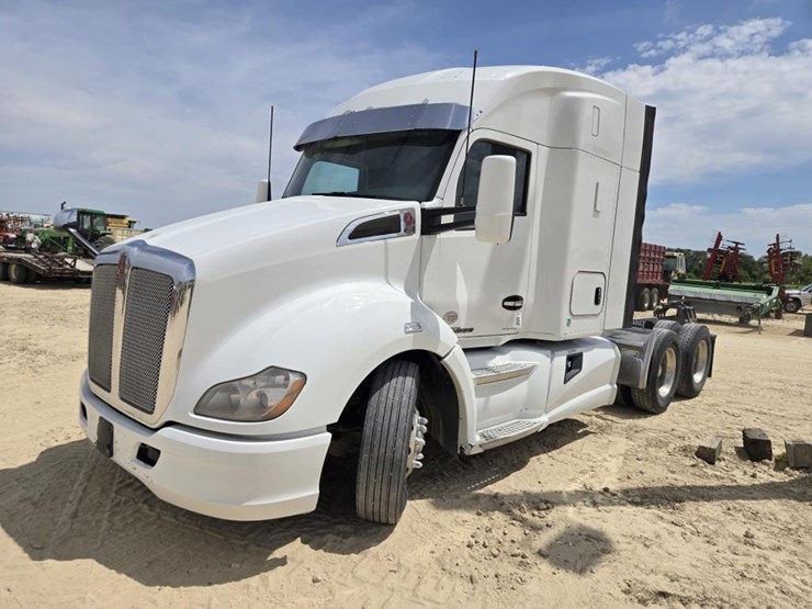 2018-kenworth-t680-image-1