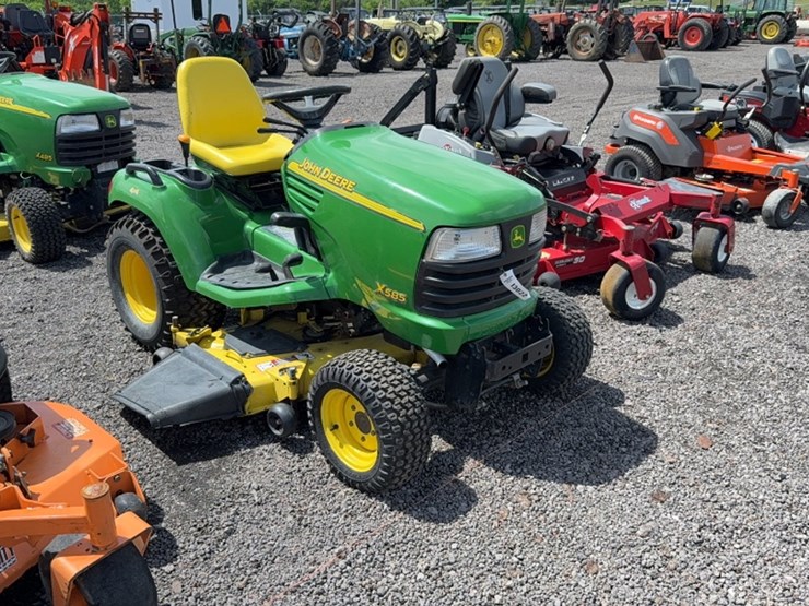 john-deere-x585-image-3