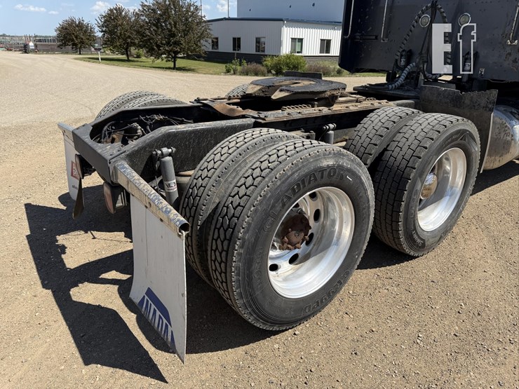 2009-peterbilt-386-image-35