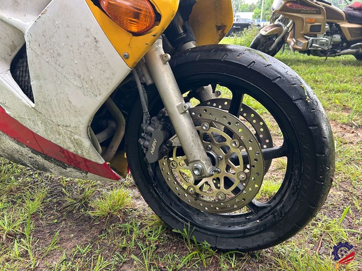 2000-honda-vfr800-(interceptor)-motorcycle-image-18