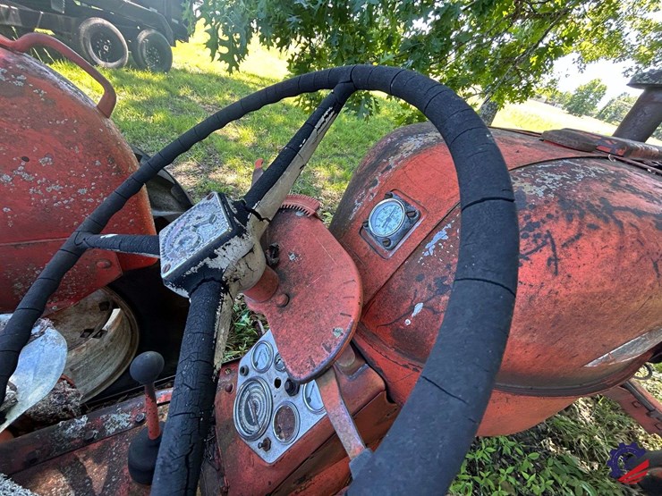 (inop)-allis-chalmers-farm-tractor-image-27
