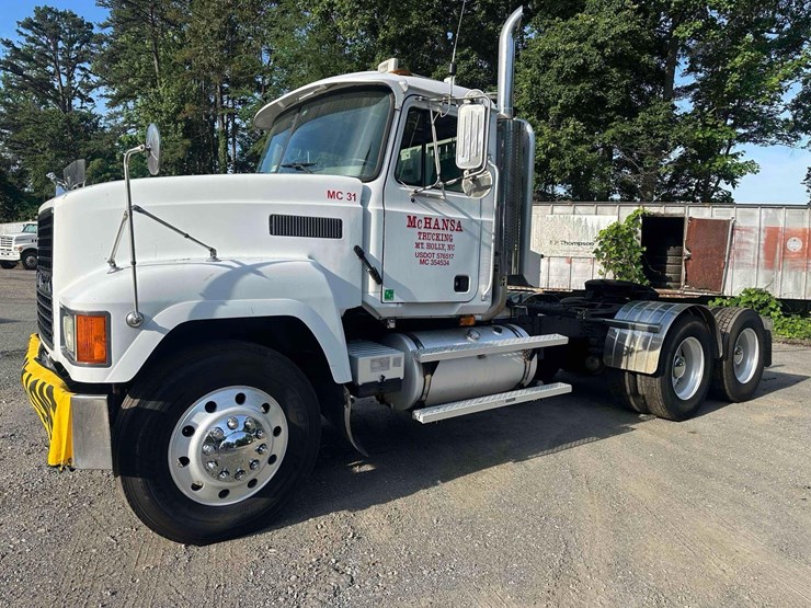 2001-mack-ch613-image-1