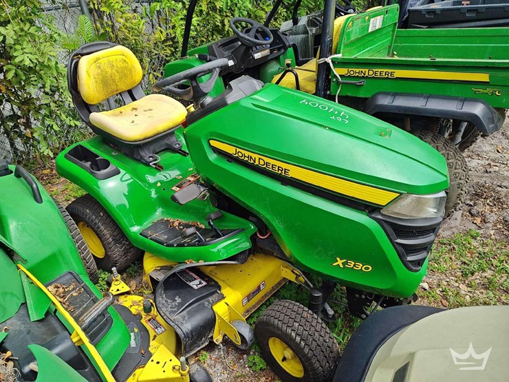 2019-john-deere-x330-image-1