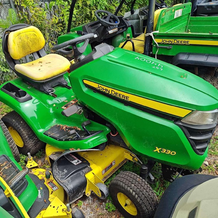 2019 JOHN DEERE X330