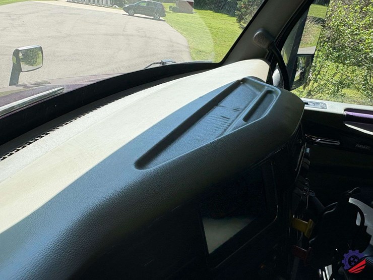 2020-peterbilt-579-image-70