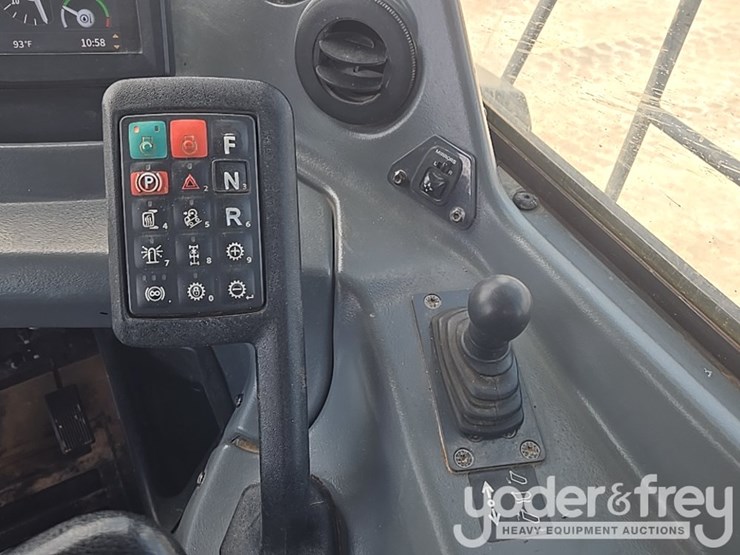 2023-deere-260e-image-53