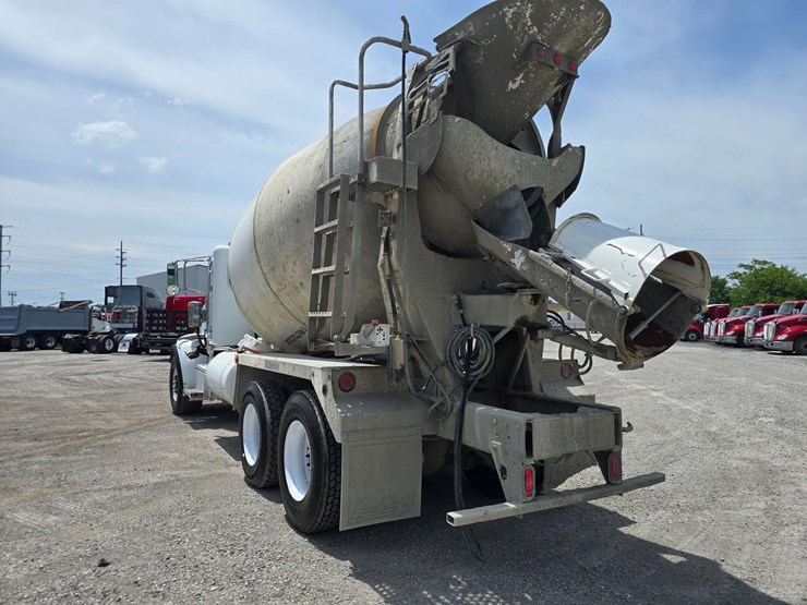2009-peterbilt-365-image-13