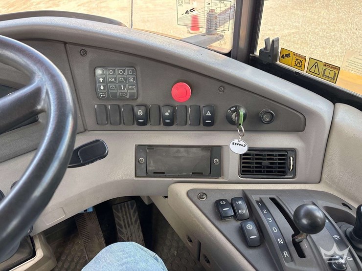 2015-volvo-a25g-image-13