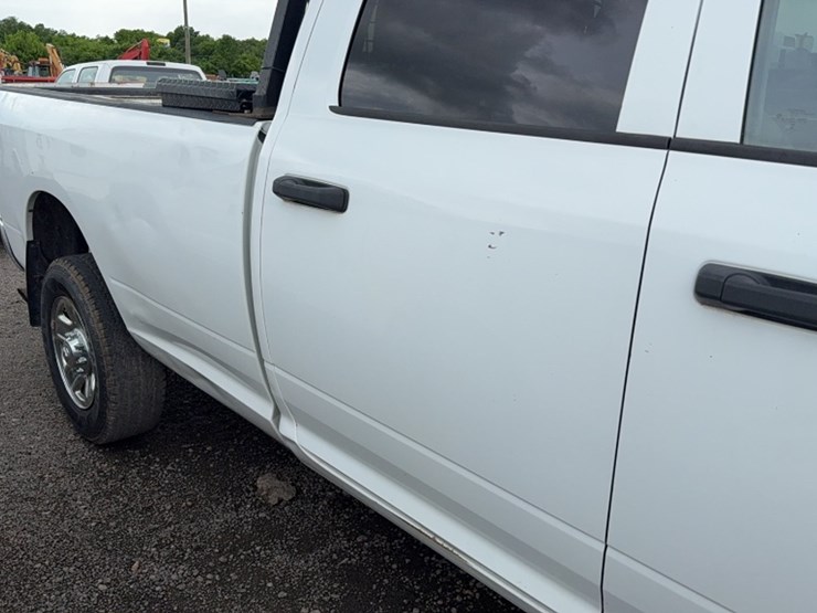 2015-dodge-2500-image-7