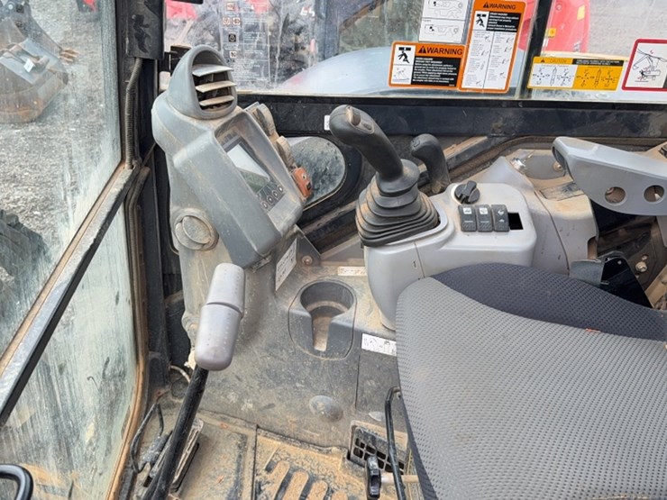 deere-60g-image-17