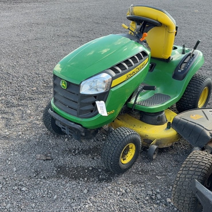 JOHN DEERE D110