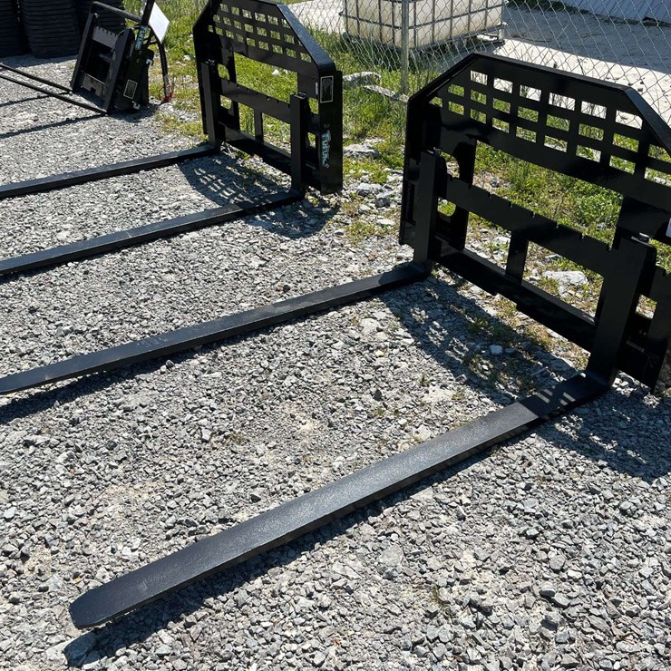 Unused 2026 FUTURE FT-DHC Skid Steer Forks - [Skid Steer Attachments] Attachment