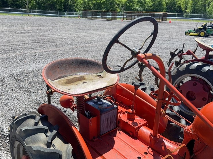#3070-•-farmall-cub-tractor-image-7