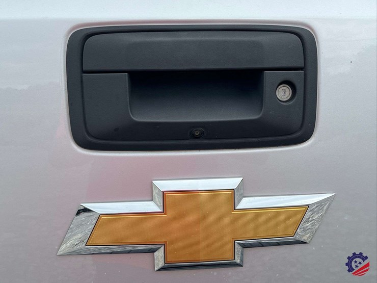 2017-chevrolet-silverado-lt-pickup-truck-image-34