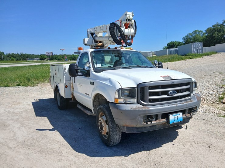 2003-ford-f550-image-13