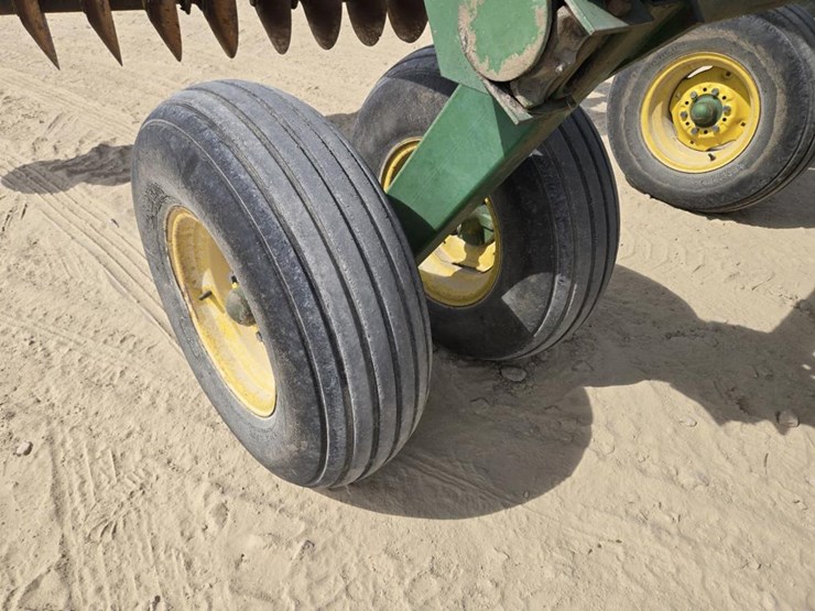 john-deere-220-image-7