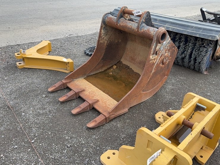 #2001-•-open-s-36"-excavator-bucket-image-2