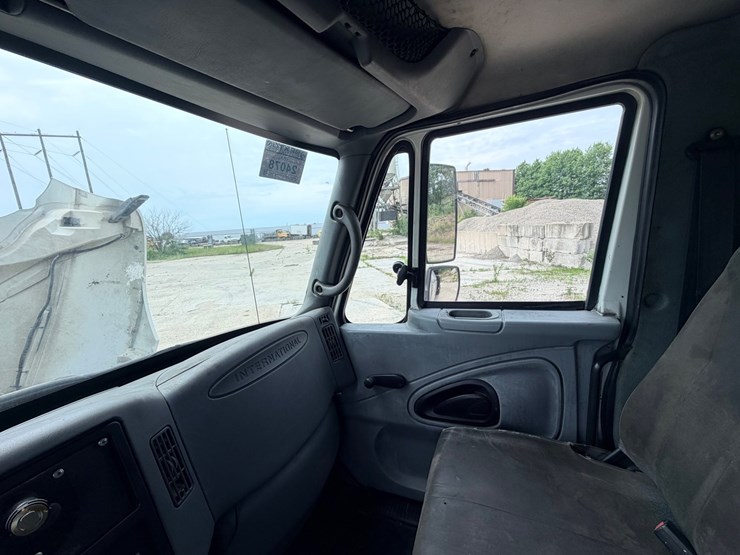 2005-international-durastar-4300-image-53