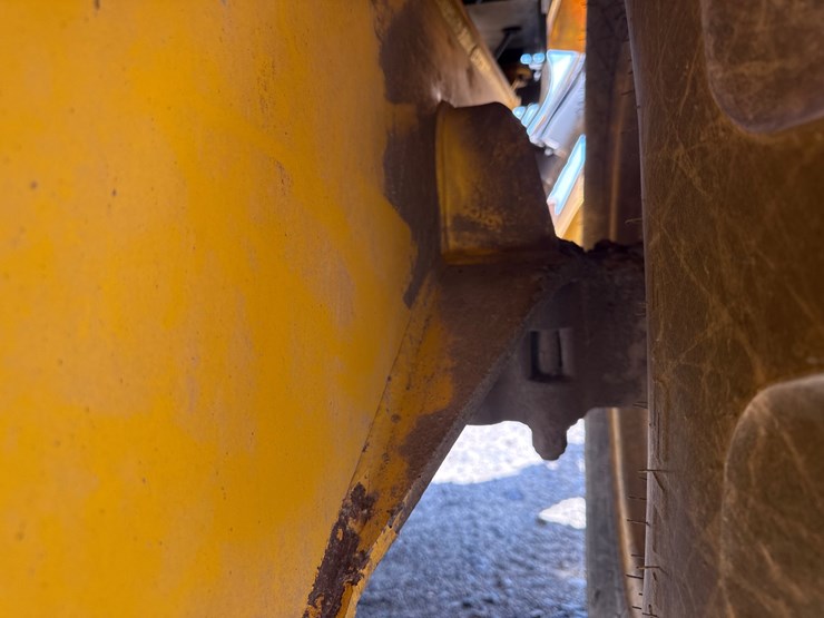 2009-new-holland-b95b-image-15