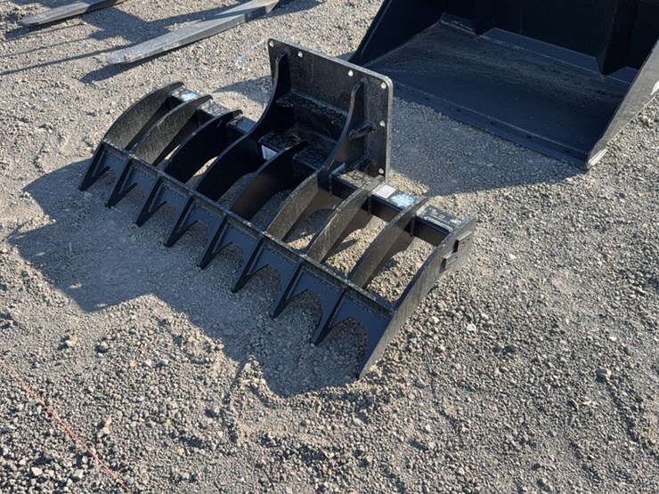 #2051-•-blue-diamond-48"-bolt-on-root-rake-image-2