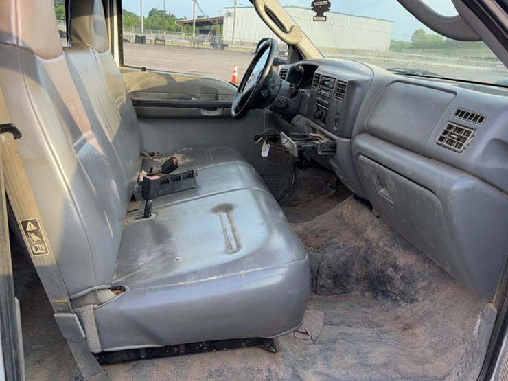 2003-ford-f550-image-8