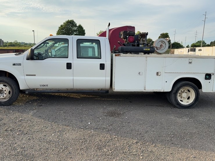 2003-ford-f550-image-15