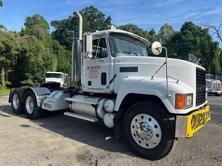 2001-mack-ch613-image-3