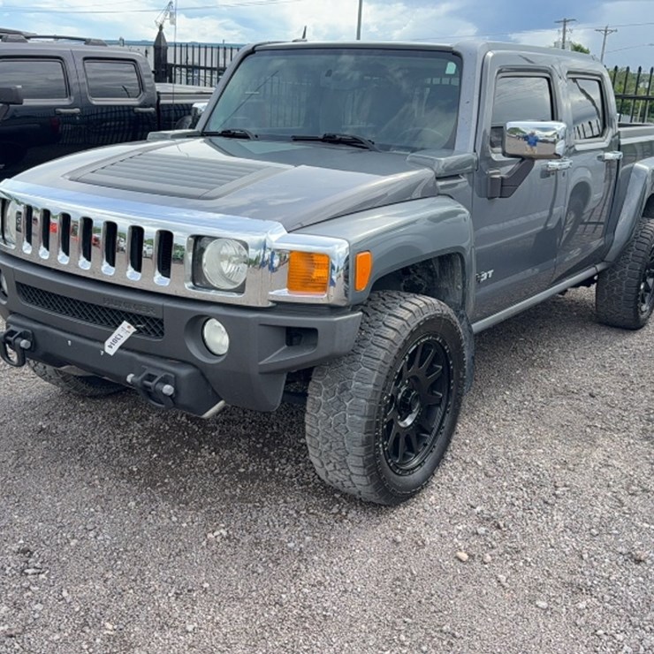 #3013 • 2009 HUMMER H3T PICKUP TRUCK