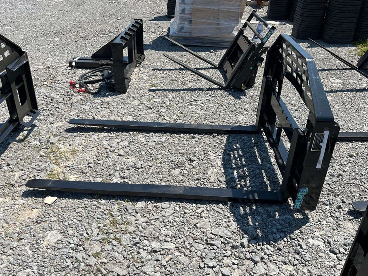 unused-2026-future-ft-dhc-skid-steer-forks---[skid-steer-attachments]-attachment-image-2