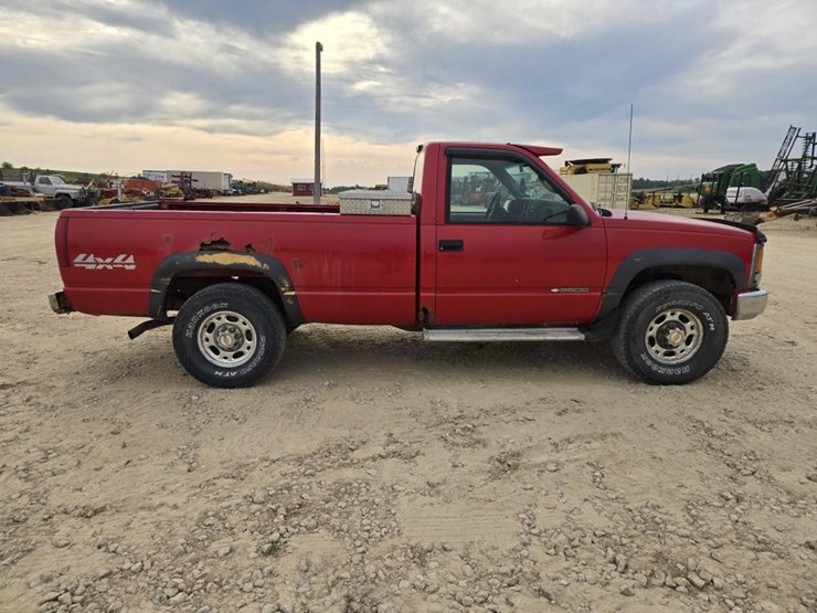 2000-chevrolet-3500-image-3