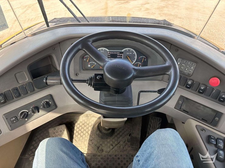 2015-volvo-a25g-image-12