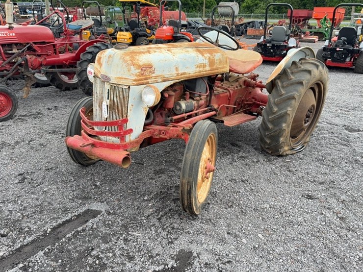 ford-tractor-image-1