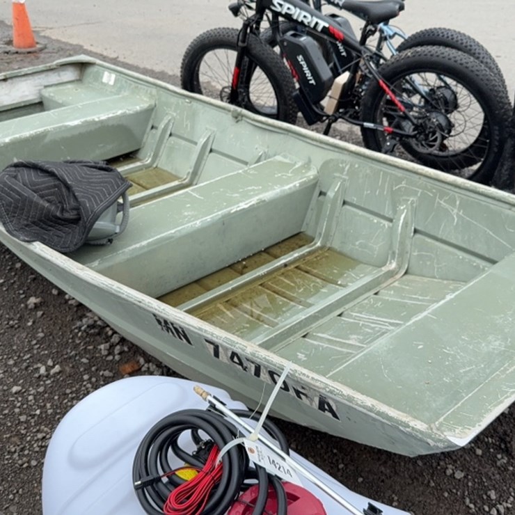 #6008 • LOWE 12' ALUMINUM JON BOAT