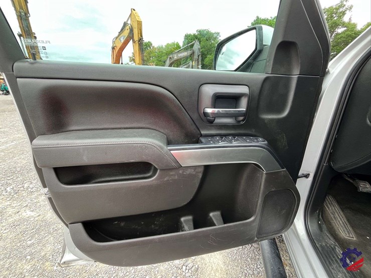 2017-chevrolet-silverado-lt-pickup-truck-image-79