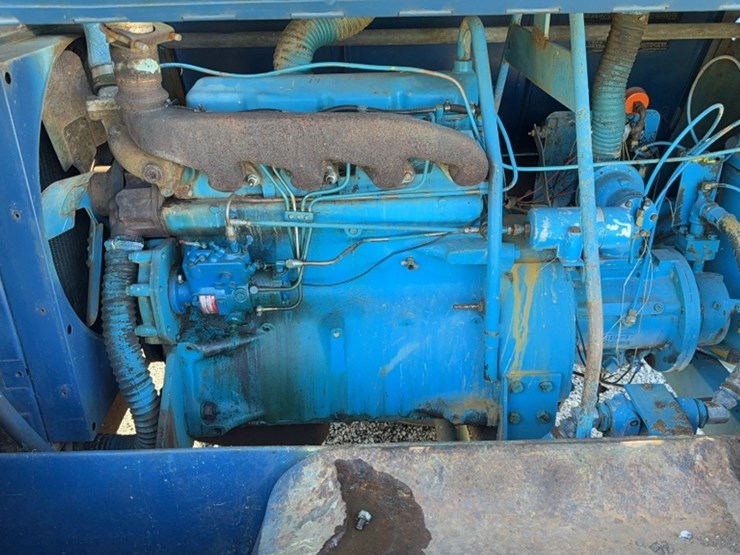 john-deere-330-image-9