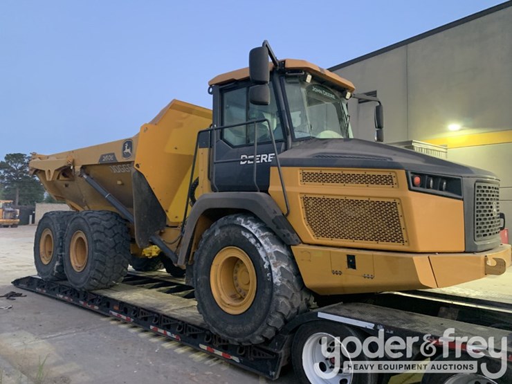 2023-deere-260e-image-2